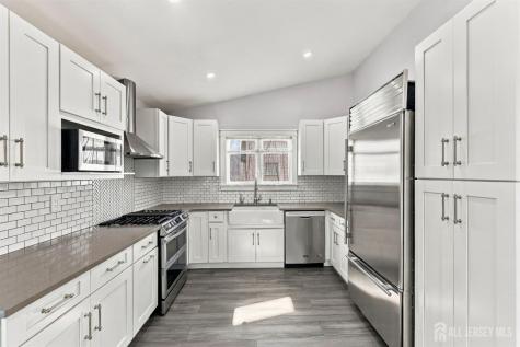 67 Victoria Way Sewaren NJ 07077