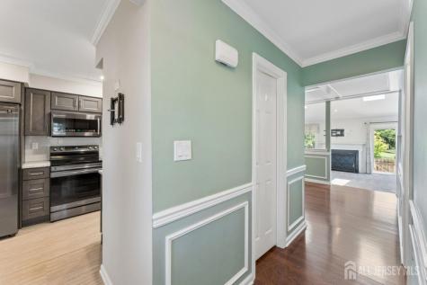 82 Bayberry Drive Franklin Twsp NJ 08873
