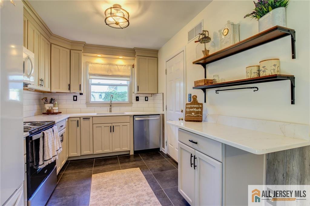 10 Norwood Avenue Monroe NJ 08831