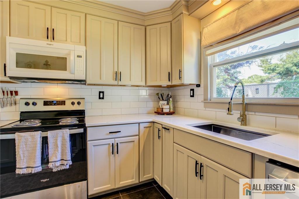 10 Norwood Avenue Monroe NJ 08831