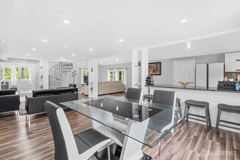 6 Kates Mount Holly NJ 08060