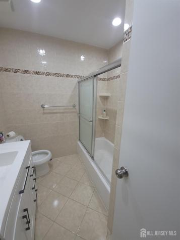 9 Fern Court Sayreville NJ 08872