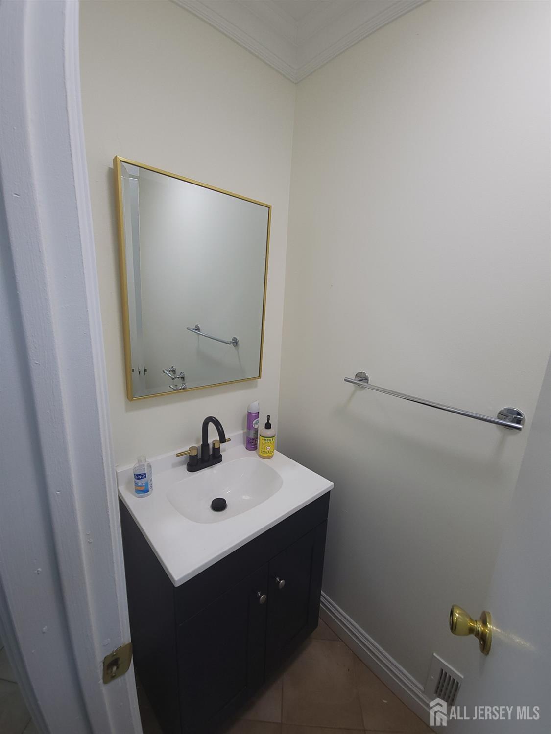 9 Fern Court Sayreville NJ 08872