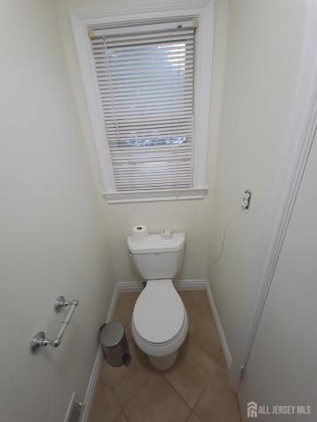9 Fern Court Sayreville NJ 08872