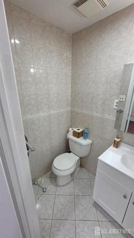 9 Fern Court Sayreville NJ 08872