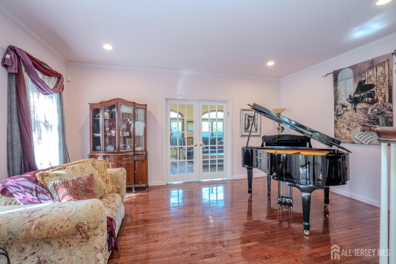 8 Marian Drive West Windsor NJ 08550