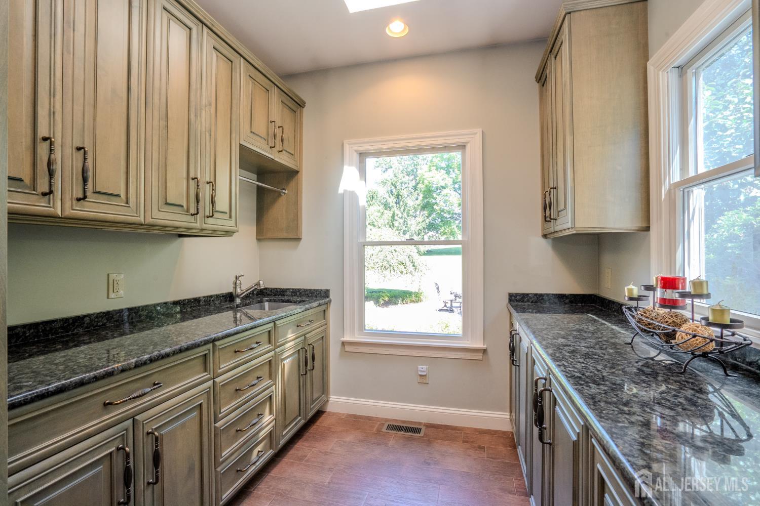 8 Marian Drive West Windsor NJ 08550