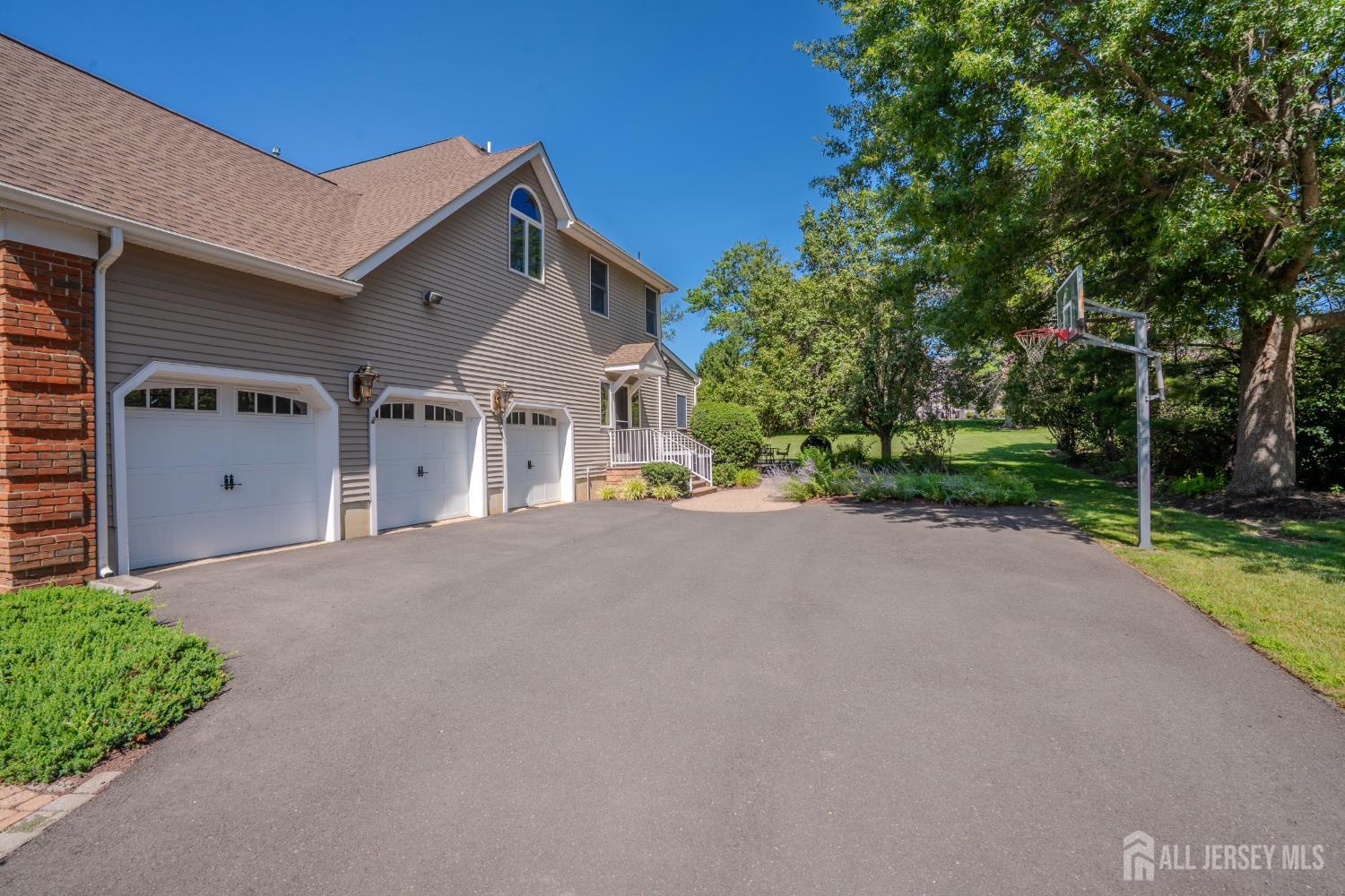 8 Marian Drive West Windsor NJ 08550