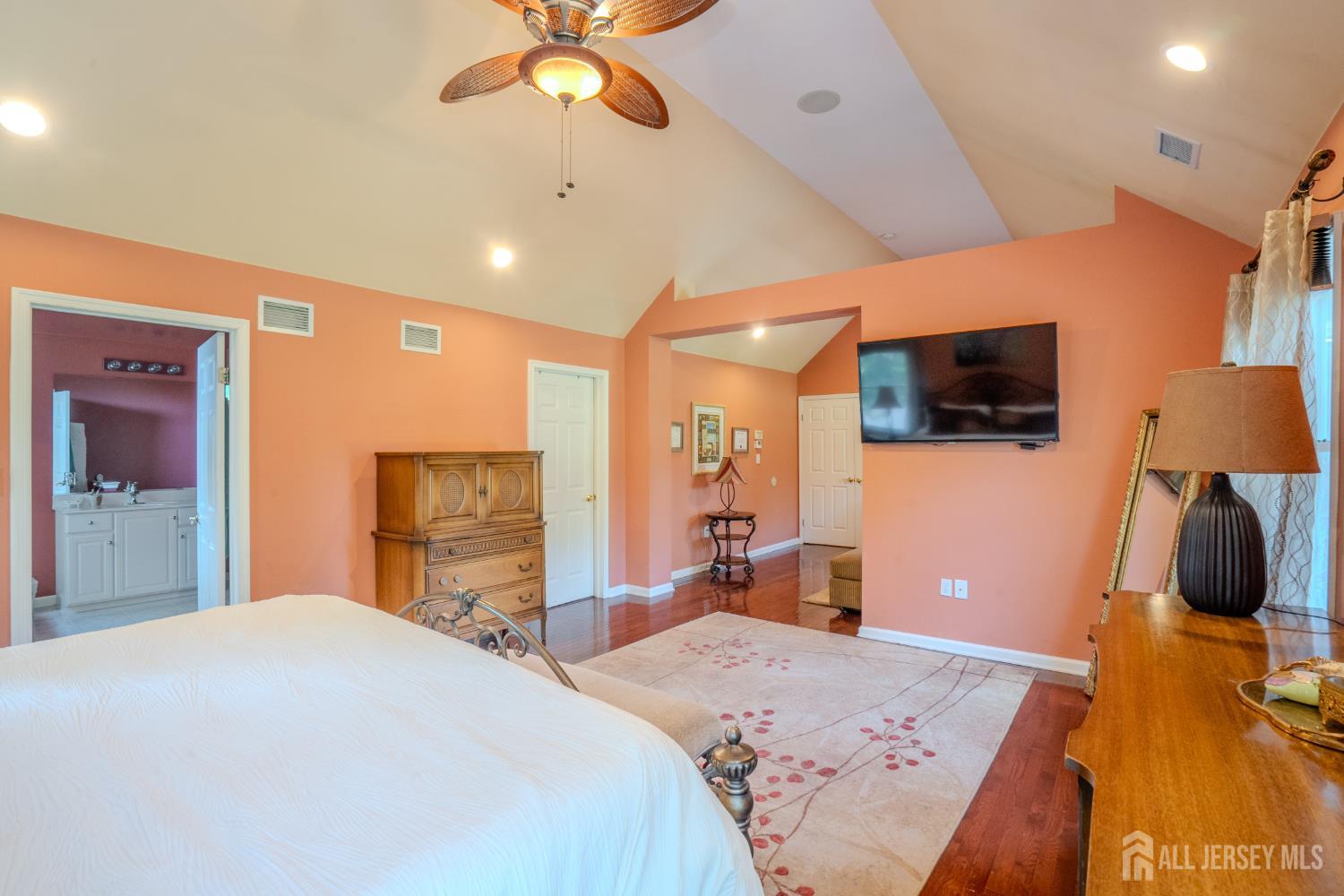8 Marian Drive West Windsor NJ 08550