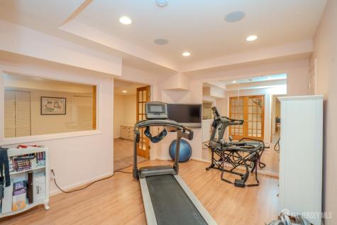8 Marian Drive West Windsor NJ 08550