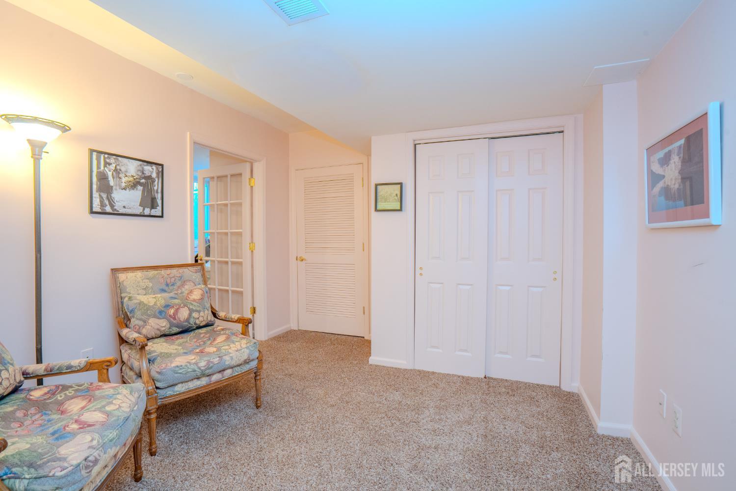8 Marian Drive West Windsor NJ 08550