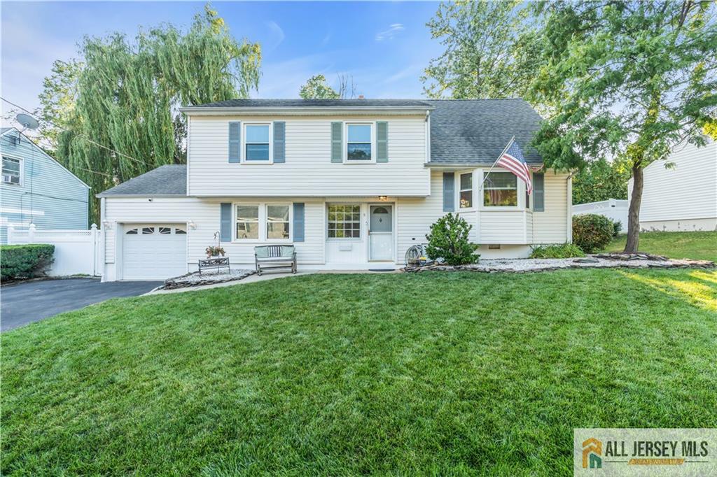 8 Smalley Road Edison NJ 08817