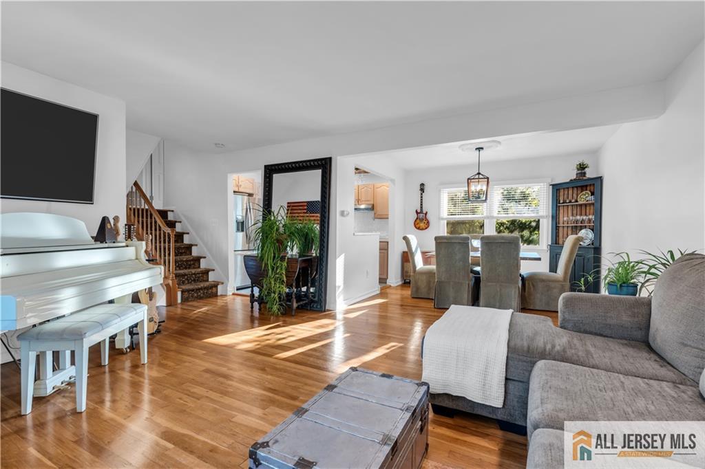 8 Smalley Road Edison NJ 08817