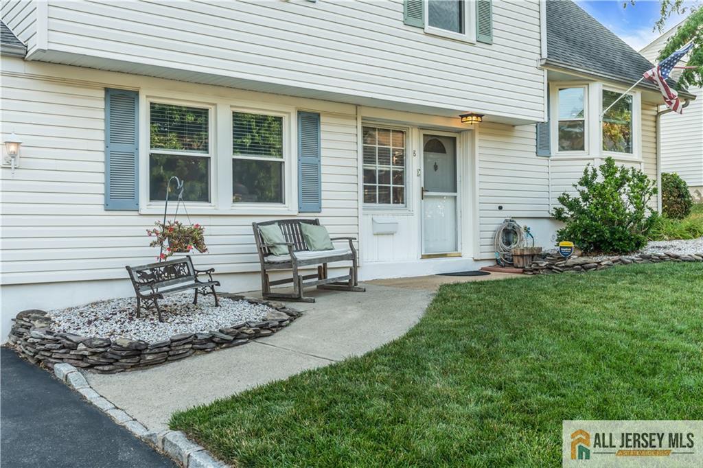8 Smalley Road Edison NJ 08817