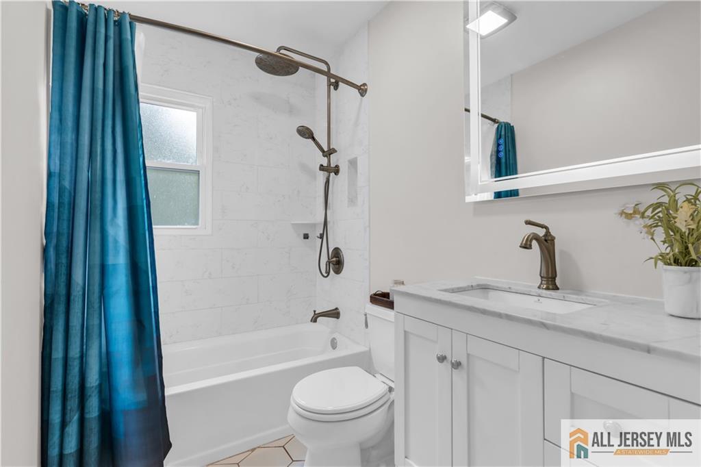 8 Smalley Road Edison NJ 08817