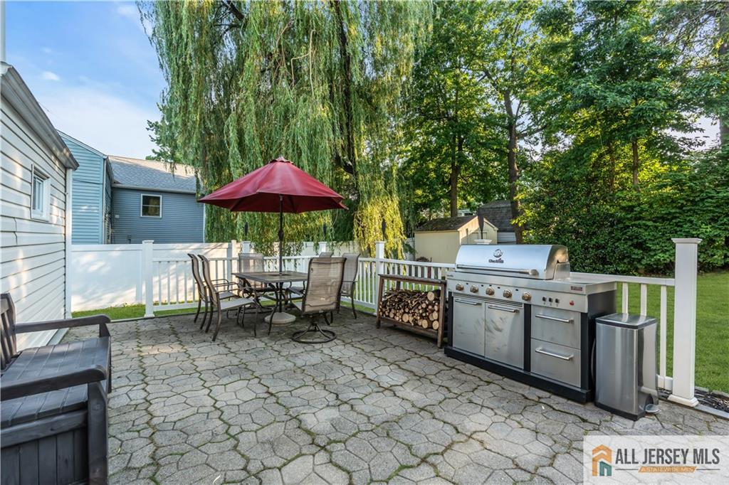8 Smalley Road Edison NJ 08817