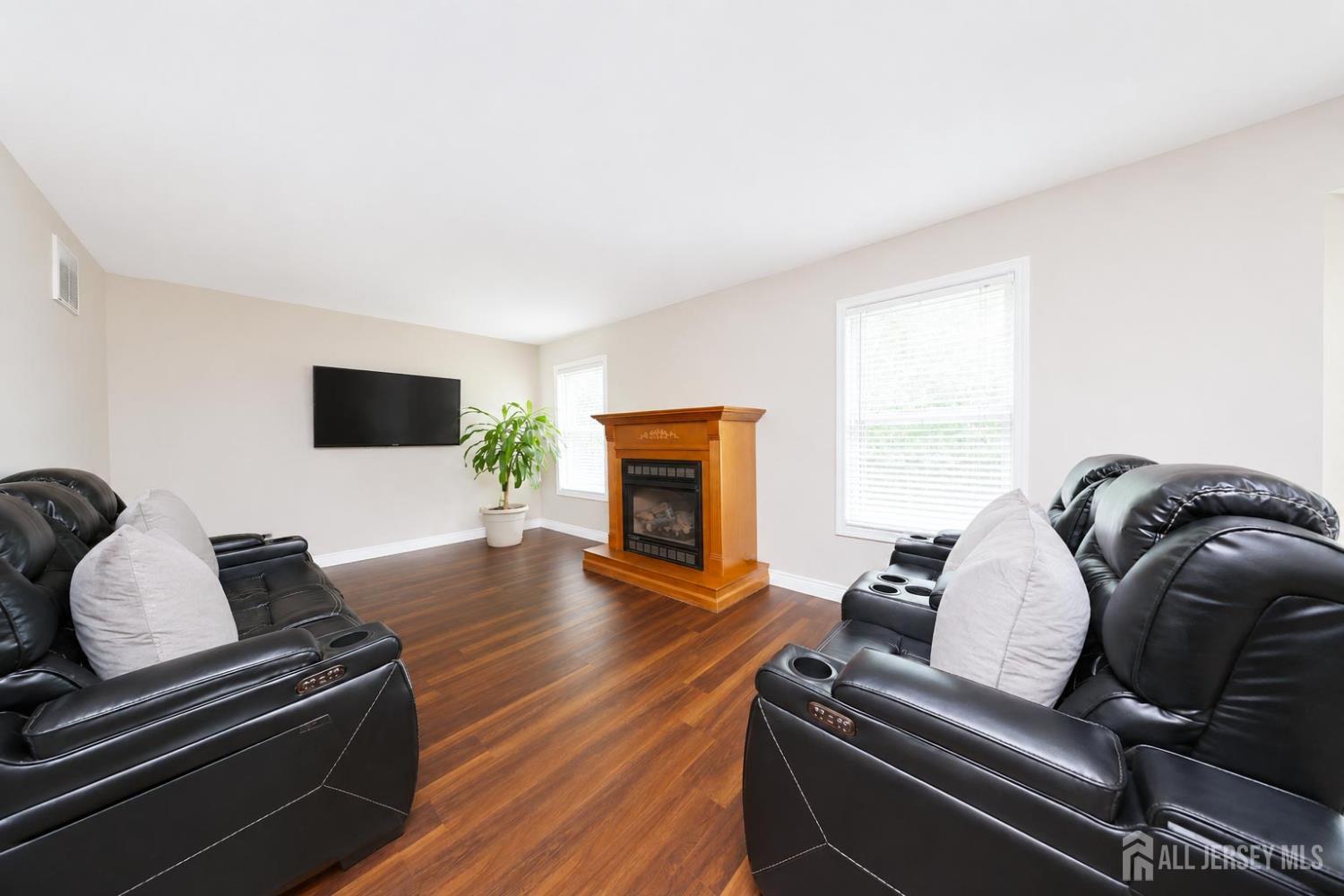 144 Lakeview Court Toms River NJ 08753