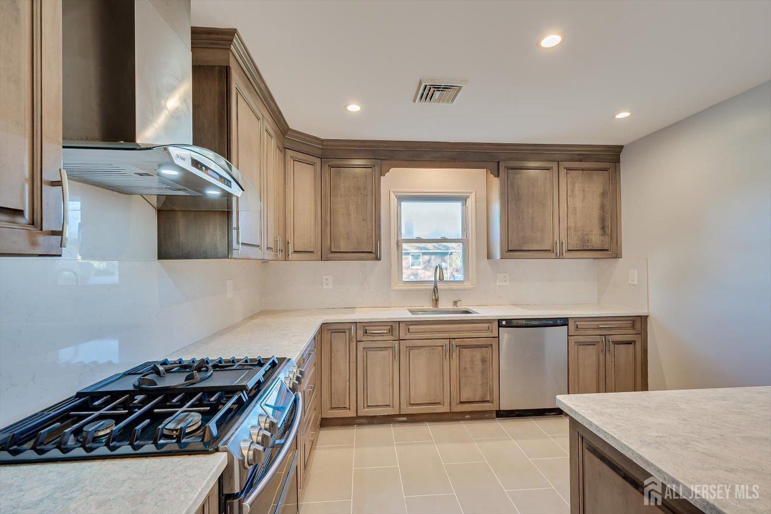 932 Eva Street Piscataway NJ 08854
