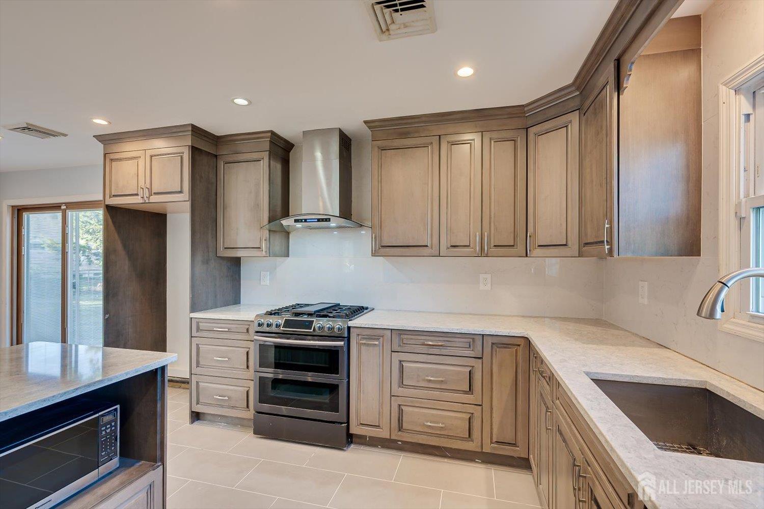 932 Eva Street Piscataway NJ 08854