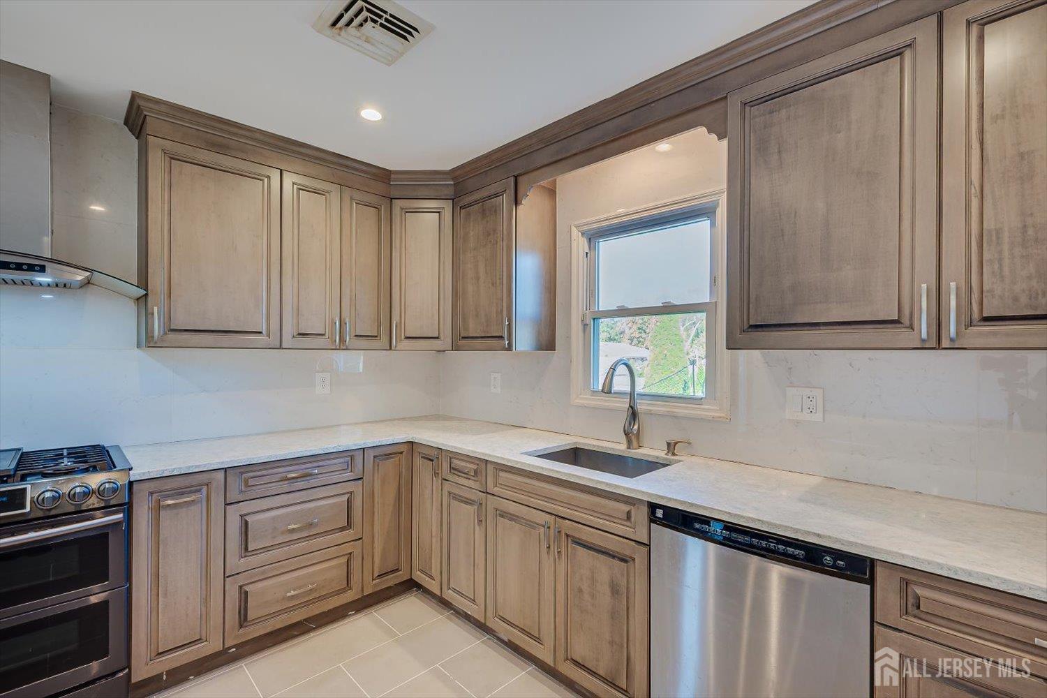932 Eva Street Piscataway NJ 08854