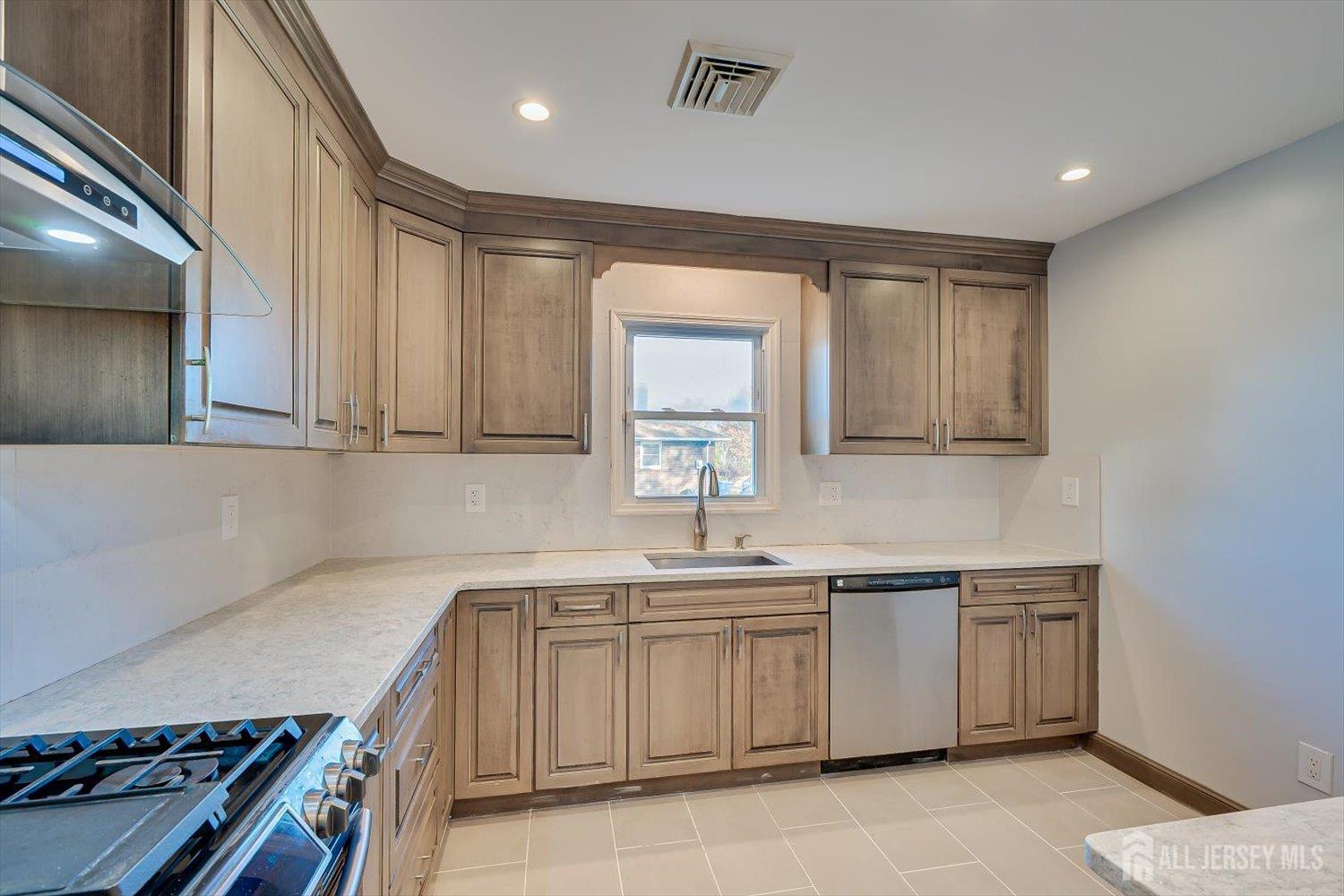 932 Eva Street Piscataway NJ 08854