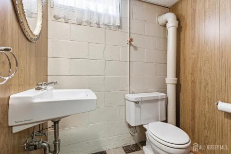 35 Lee Avenue Sayreville NJ 08879