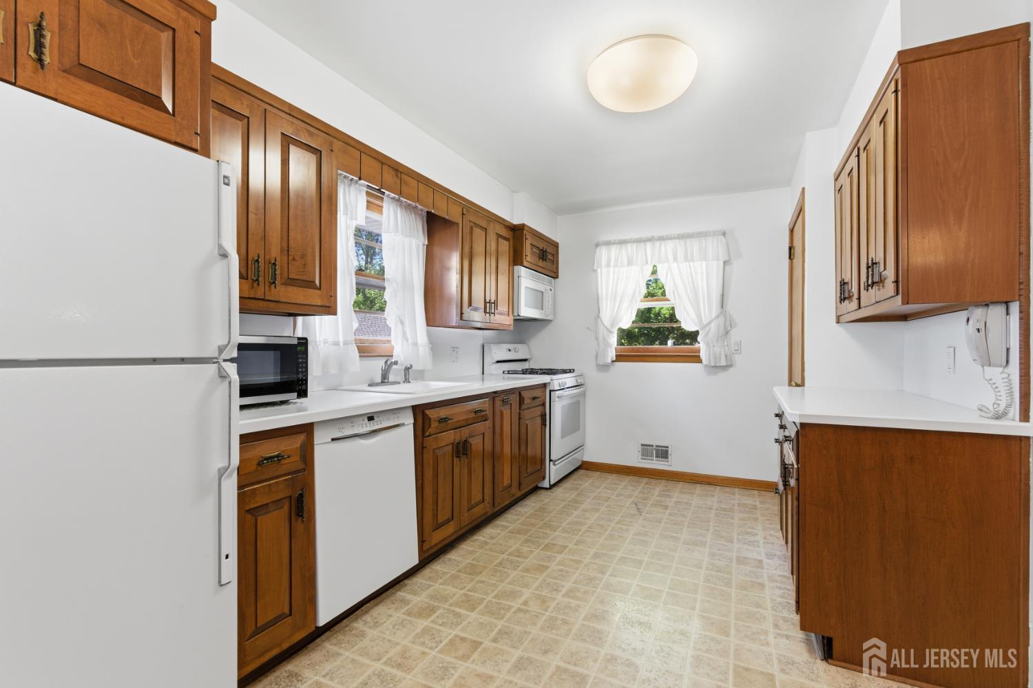 35 Lee Avenue Sayreville NJ 08879