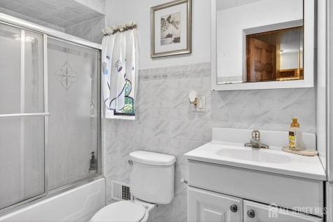 4 Jeanette Street Carteret NJ 07008
