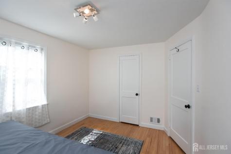 32 Robins Place Metuchen NJ 08840