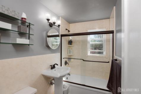 32 Robins Place Metuchen NJ 08840