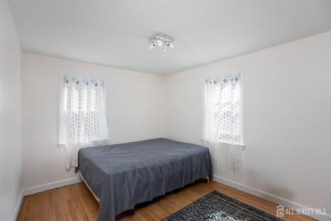 32 Robins Place Metuchen NJ 08840