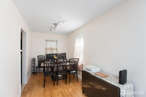 32 Robins Place Metuchen NJ 08840