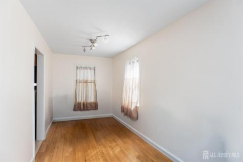 32 Robins Place Metuchen NJ 08840