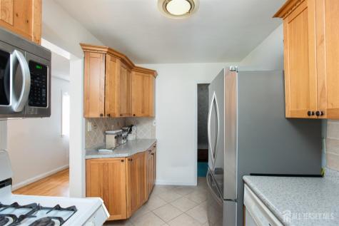 32 Robins Place Metuchen NJ 08840