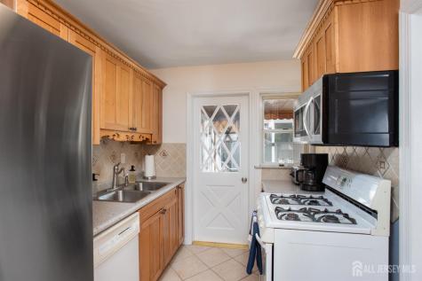 32 Robins Place Metuchen NJ 08840