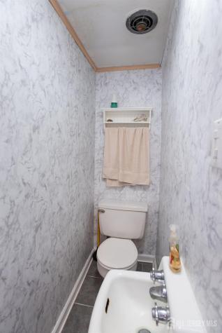 32 Robins Place Metuchen NJ 08840