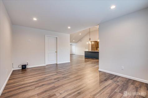 83 Sagamore Avenue Edison NJ 08820