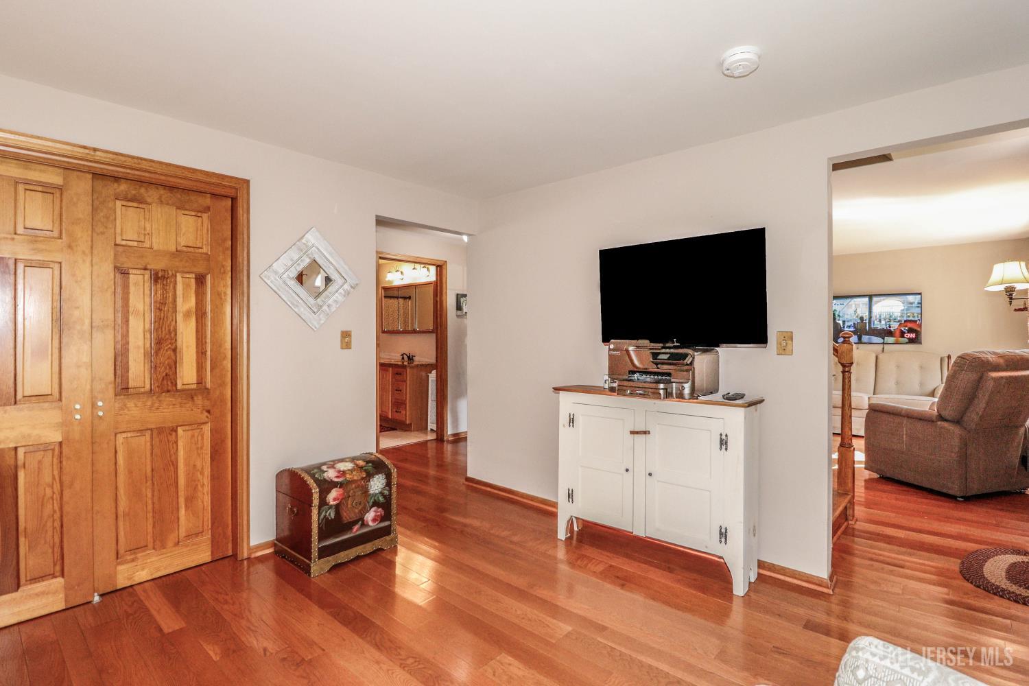 26 W Cliff Road Colonia NJ 07067