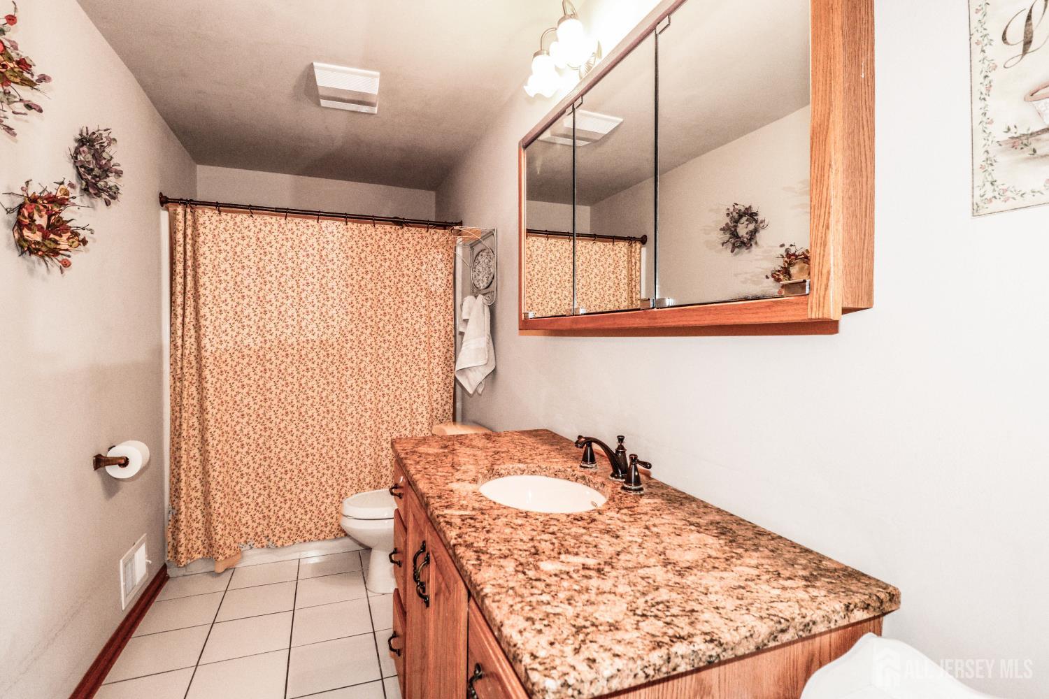 26 W Cliff Road Colonia NJ 07067