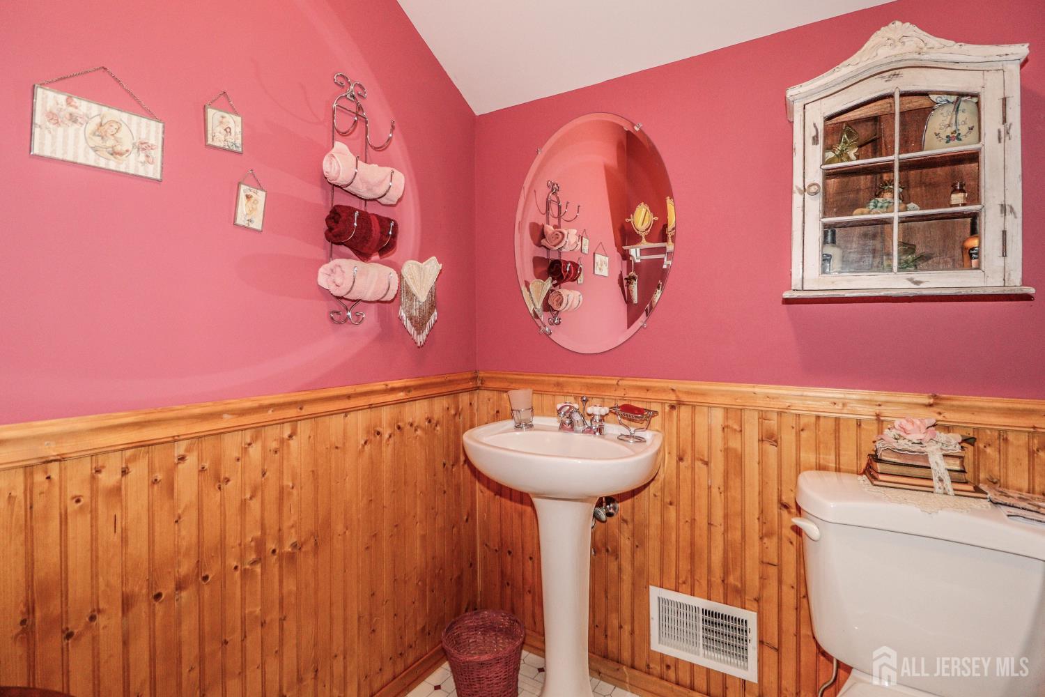 26 W Cliff Road Colonia NJ 07067