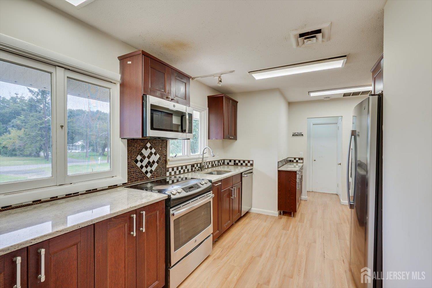 93 Conover Road West Windsor NJ 08550
