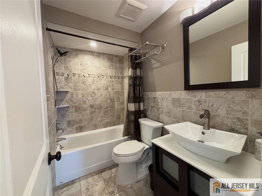 8 Tanglewood Lane Colonia NJ 07067