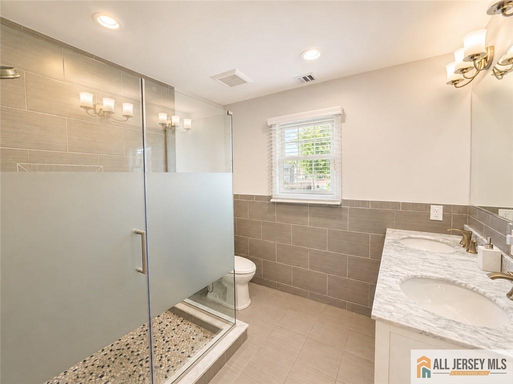 8 Tanglewood Lane Colonia NJ 07067