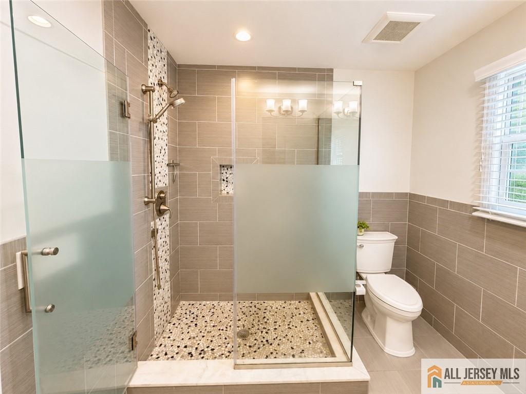 8 Tanglewood Lane Colonia NJ 07067