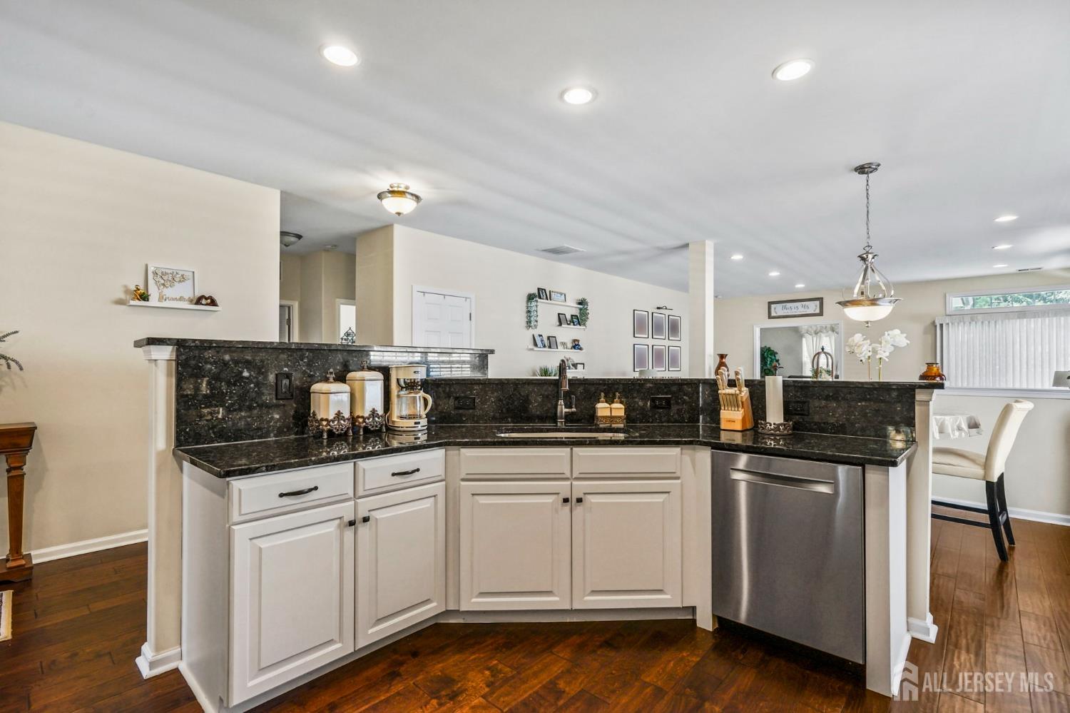 37 Vineyard Court Monroe NJ 08831