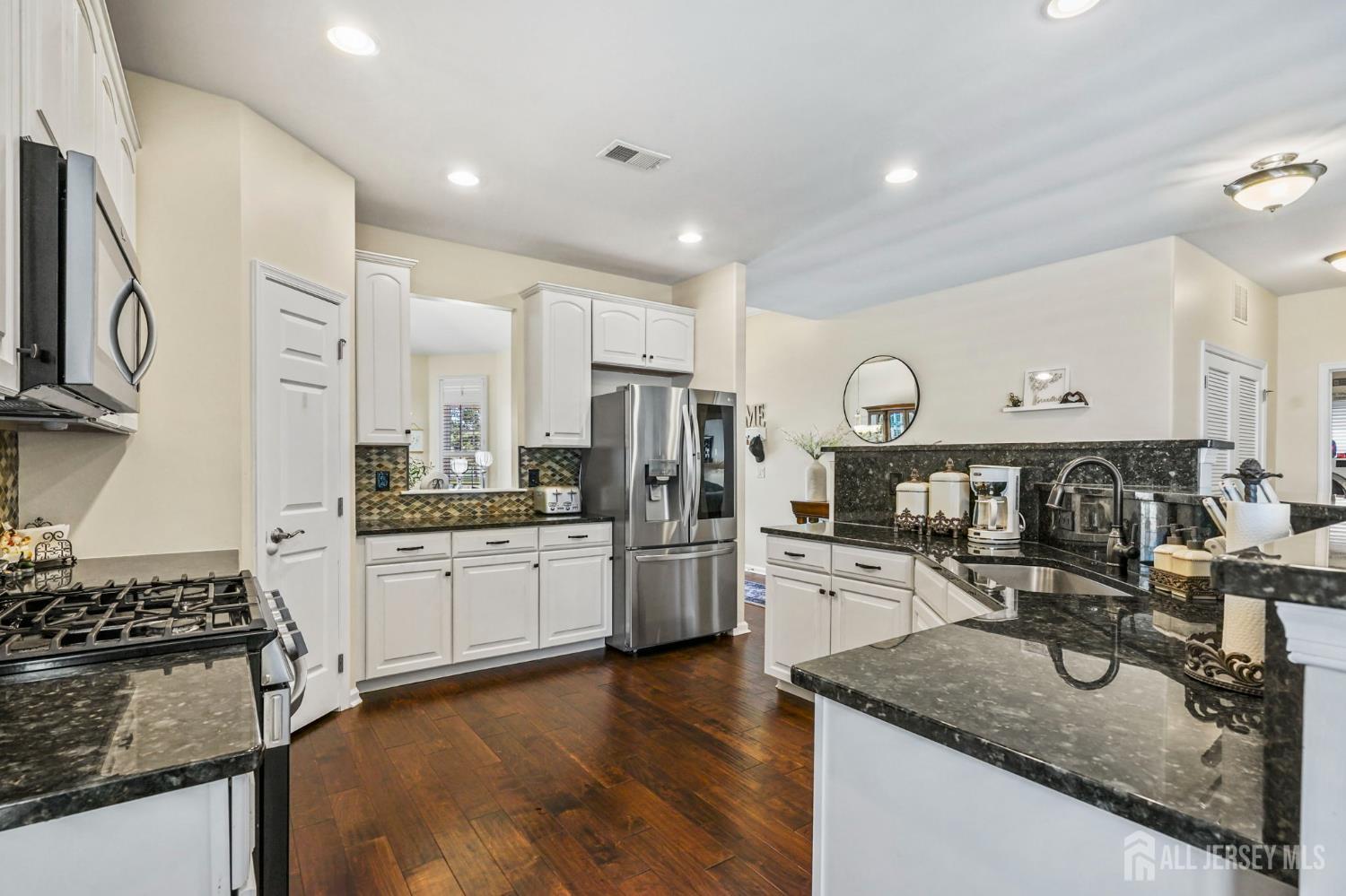37 Vineyard Court Monroe NJ 08831