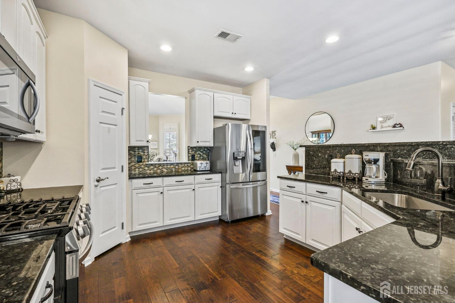 37 Vineyard Court Monroe NJ 08831