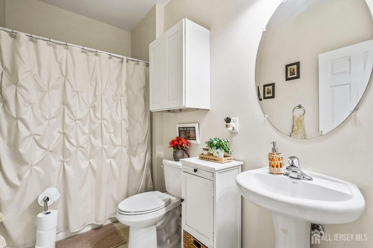 37 Vineyard Court Monroe NJ 08831