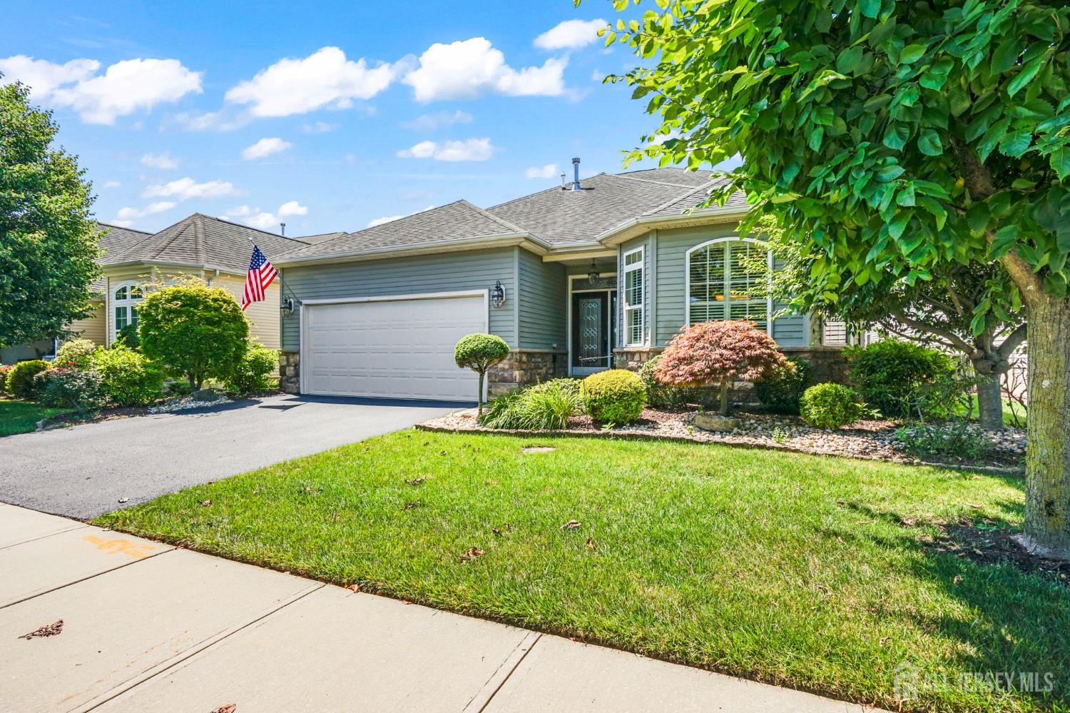 37 Vineyard Court Monroe NJ 08831