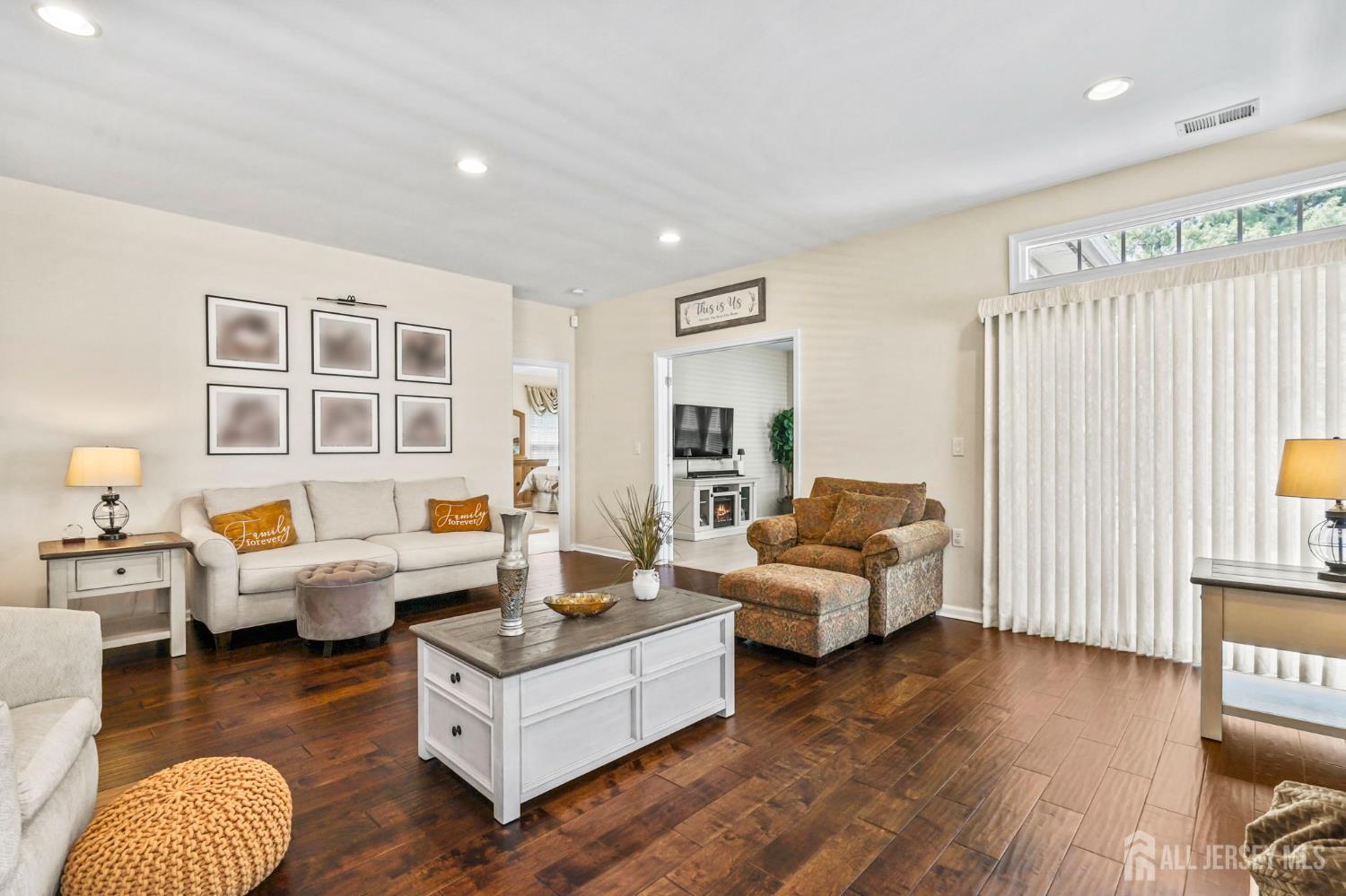 37 Vineyard Court Monroe NJ 08831